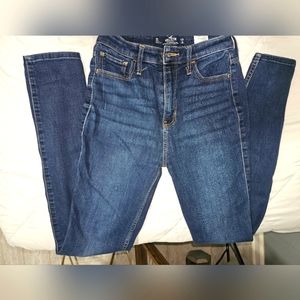 Hollister Ultra High Rise Super Skinny Soft Stretch. Size 5 Long.